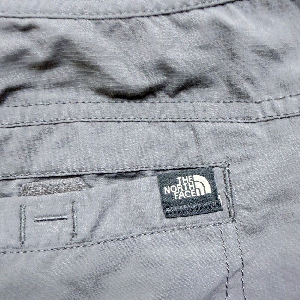 The North Face Shorts Hiking Cargo Gray Embroidered Logo Size 4 - Picture 8 of 9